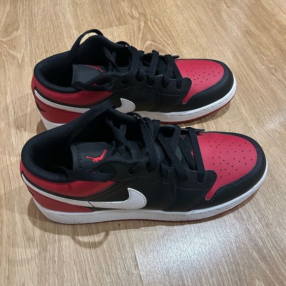 Jordan Kids Black and Red Sneakers - Picture 2 of 4